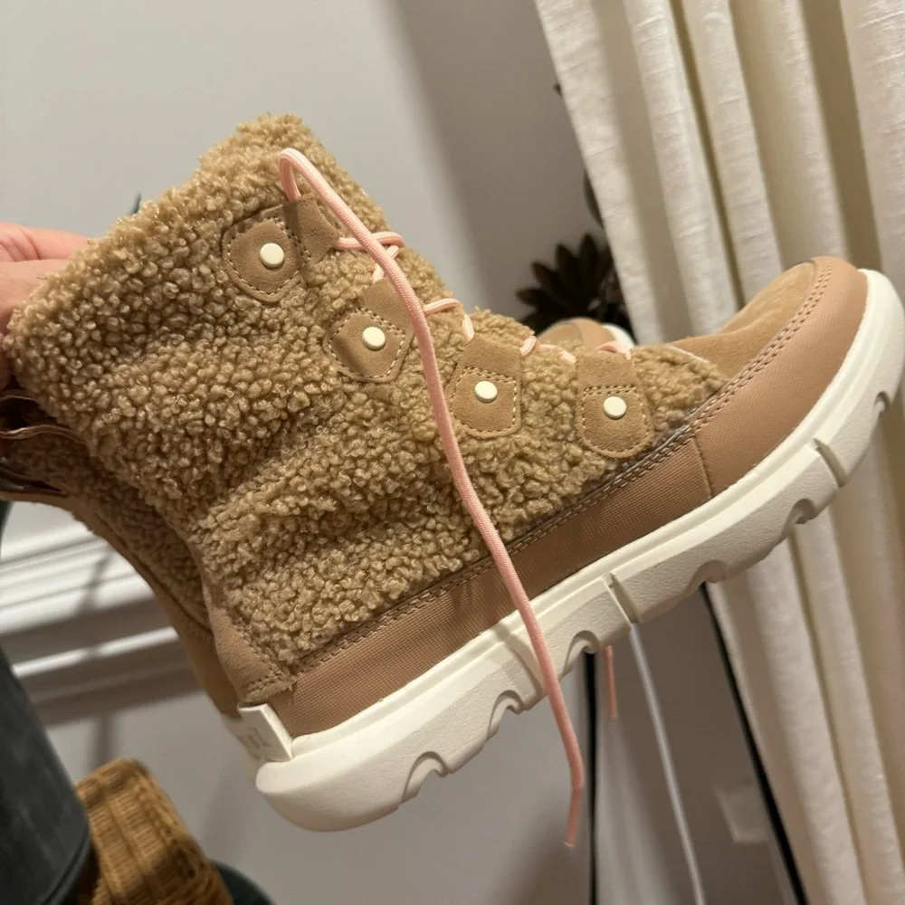 SOREL Joan shearling ankle boots Size 7.5